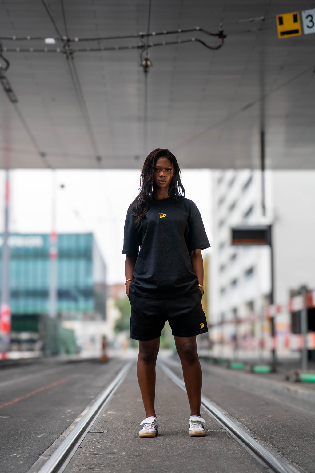 SHORT HONEY BLACK